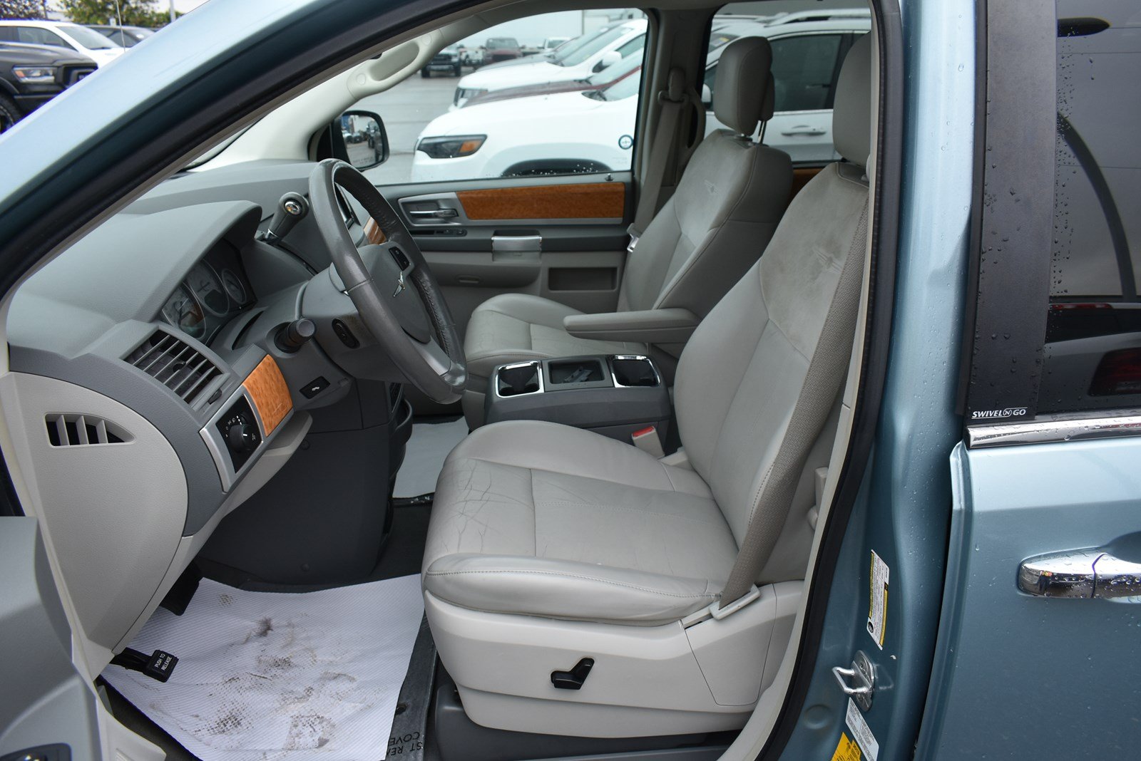 Used 2010 Chrysler Town & Country Limited Leather